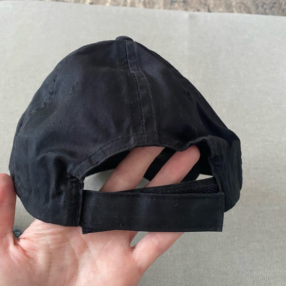 ALO Yoga Black Cap - Picture 2 of 3